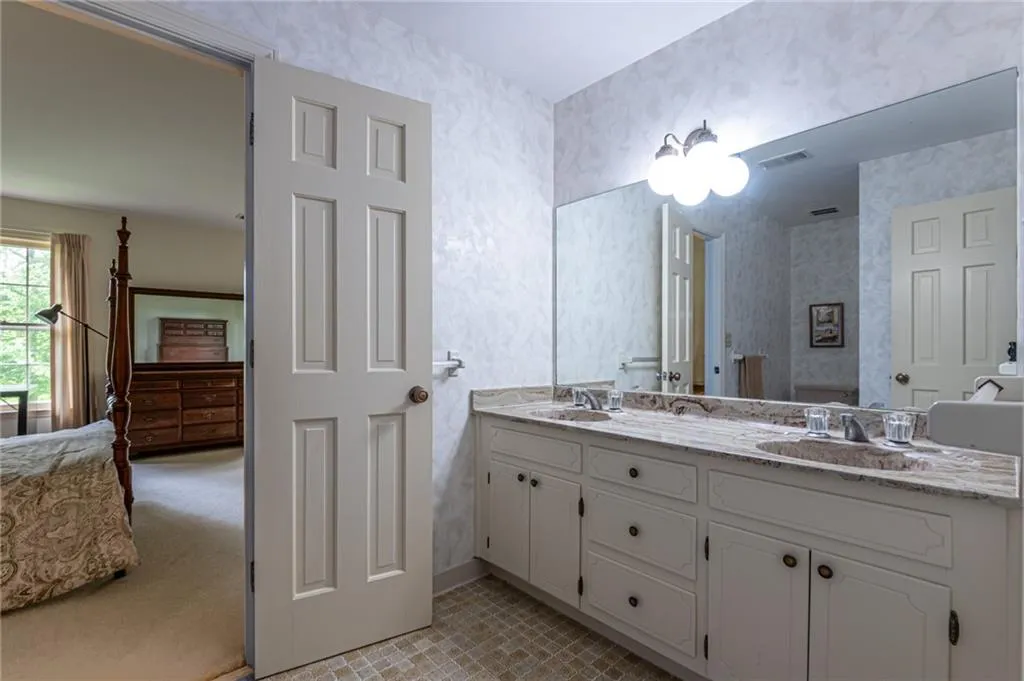 125 River Landing, Sandy Springs, Georgia 30350, 5 Bedrooms Bedrooms, ,4 BathroomsBathrooms,Residential,Sold,125 River Landing,6717953