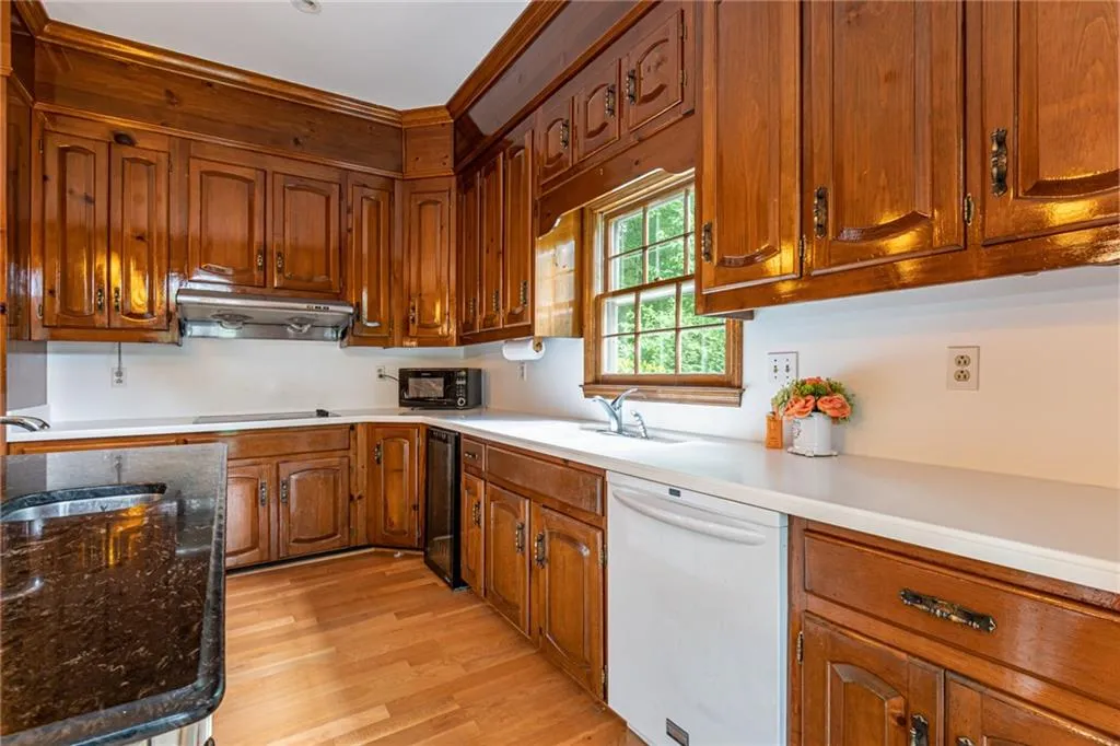125 River Landing, Sandy Springs, Georgia 30350, 5 Bedrooms Bedrooms, ,4 BathroomsBathrooms,Residential,Sold,125 River Landing,6717953