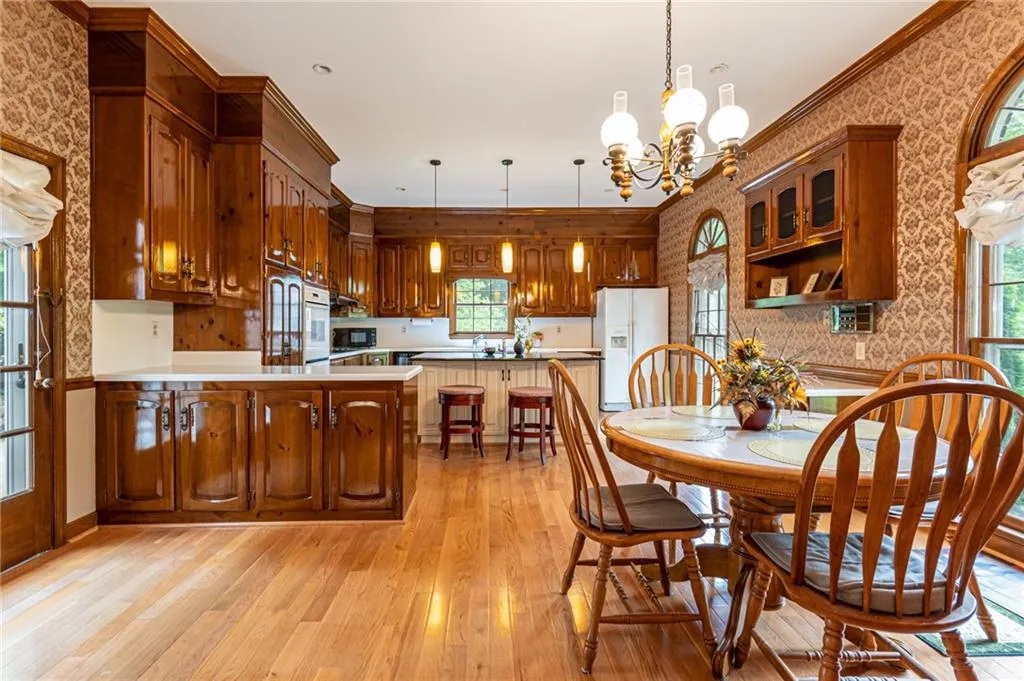 125 River Landing, Sandy Springs, Georgia 30350, 5 Bedrooms Bedrooms, ,4 BathroomsBathrooms,Residential,Sold,125 River Landing,6717953