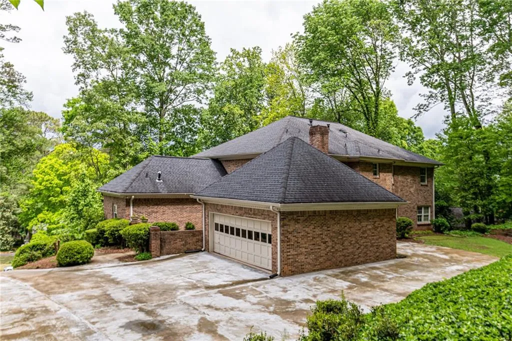 125 River Landing, Sandy Springs, Georgia 30350, 5 Bedrooms Bedrooms, ,4 BathroomsBathrooms,Residential,Sold,125 River Landing,6717953