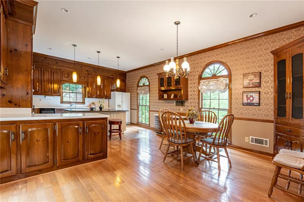 125 River Landing, Sandy Springs, Georgia 30350, 5 Bedrooms Bedrooms, ,4 BathroomsBathrooms,Residential,Sold,125 River Landing,6717953