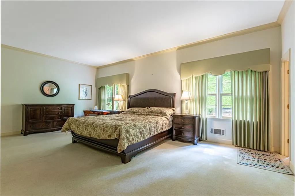 125 River Landing, Sandy Springs, Georgia 30350, 5 Bedrooms Bedrooms, ,4 BathroomsBathrooms,Residential,Sold,125 River Landing,6717953