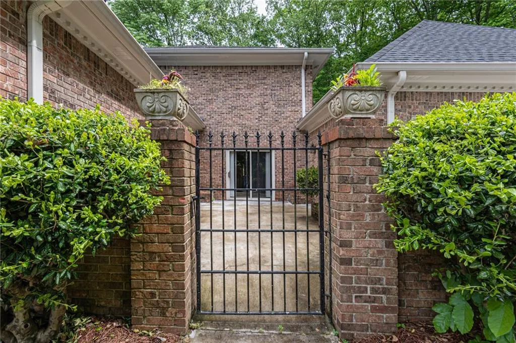 125 River Landing, Sandy Springs, Georgia 30350, 5 Bedrooms Bedrooms, ,4 BathroomsBathrooms,Residential,Sold,125 River Landing,6717953