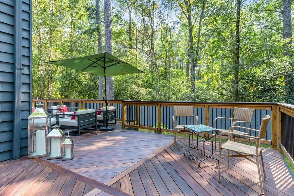 300 Drummen Court, Sandy Springs, Georgia 30328, 4 Bedrooms Bedrooms, ,3 BathroomsBathrooms,Residential,Sold,300 Drummen Court,6617334