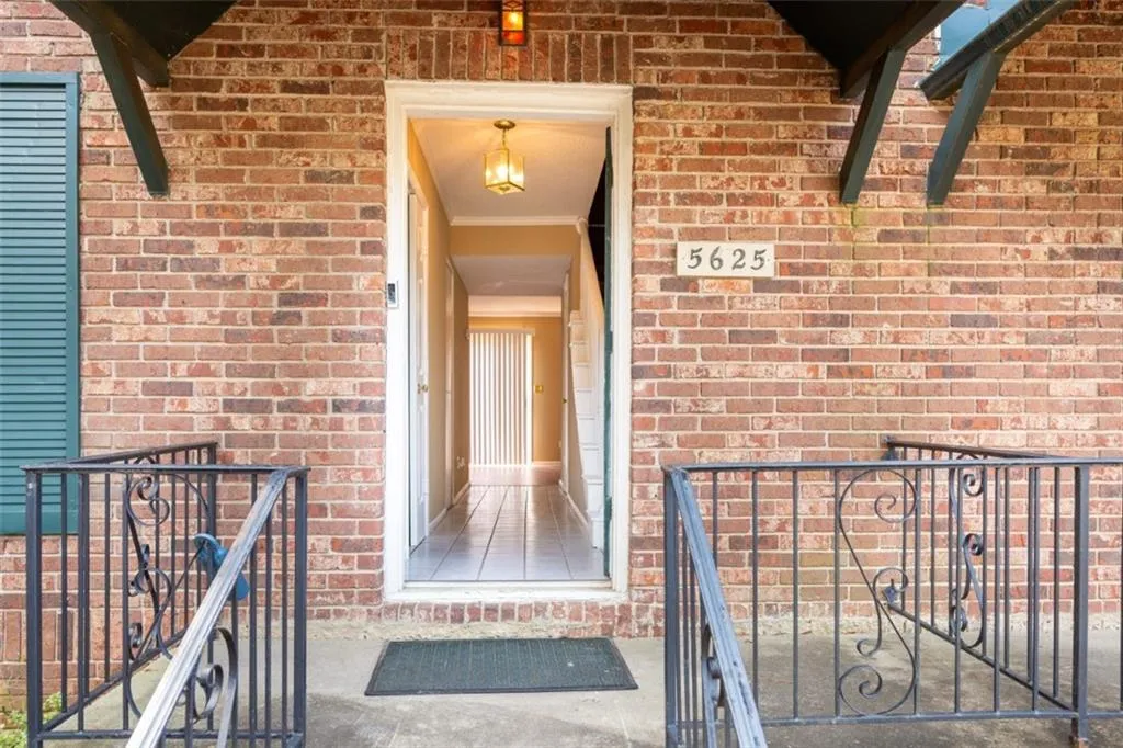 5625 Kingsport Drive, Atlanta, Georgia 30342, 2 Bedrooms Bedrooms, ,1 BathroomBathrooms,Residential,Sold,5625 Kingsport Drive,6910598