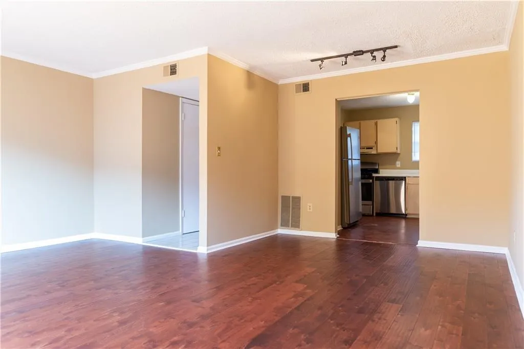 5625 Kingsport Drive, Atlanta, Georgia 30342, 2 Bedrooms Bedrooms, ,1 BathroomBathrooms,Residential,Sold,5625 Kingsport Drive,6910598