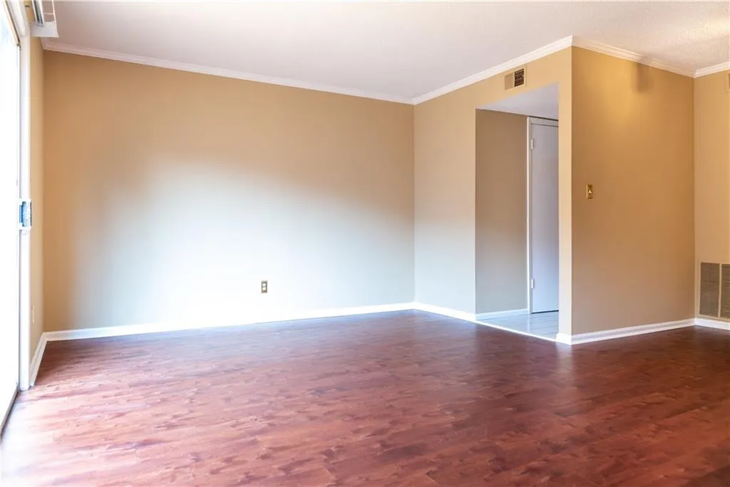 5625 Kingsport Drive, Atlanta, Georgia 30342, 2 Bedrooms Bedrooms, ,1 BathroomBathrooms,Residential,Sold,5625 Kingsport Drive,6910598