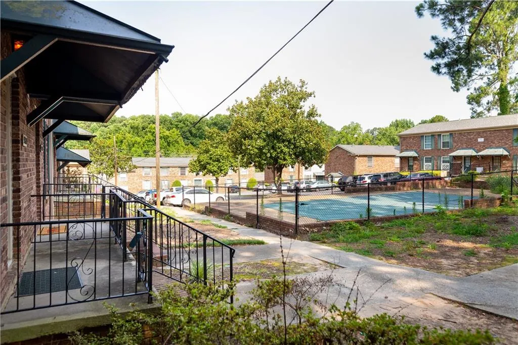 5625 Kingsport Drive, Atlanta, Georgia 30342, 2 Bedrooms Bedrooms, ,1 BathroomBathrooms,Residential,Sold,5625 Kingsport Drive,6910598