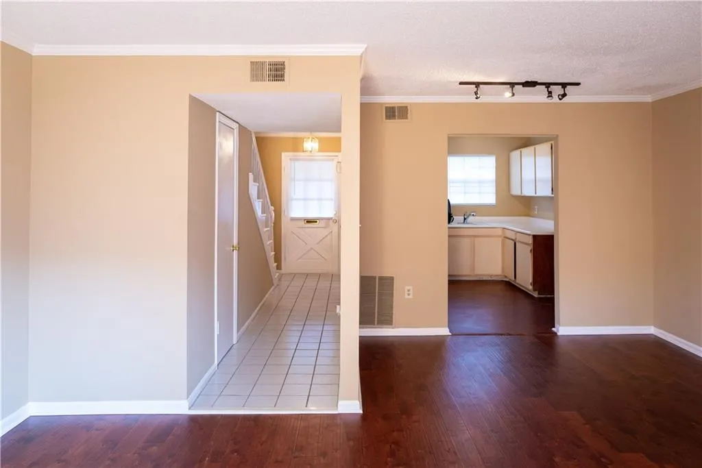 5625 Kingsport Drive, Atlanta, Georgia 30342, 2 Bedrooms Bedrooms, ,1 BathroomBathrooms,Residential,Sold,5625 Kingsport Drive,6910598