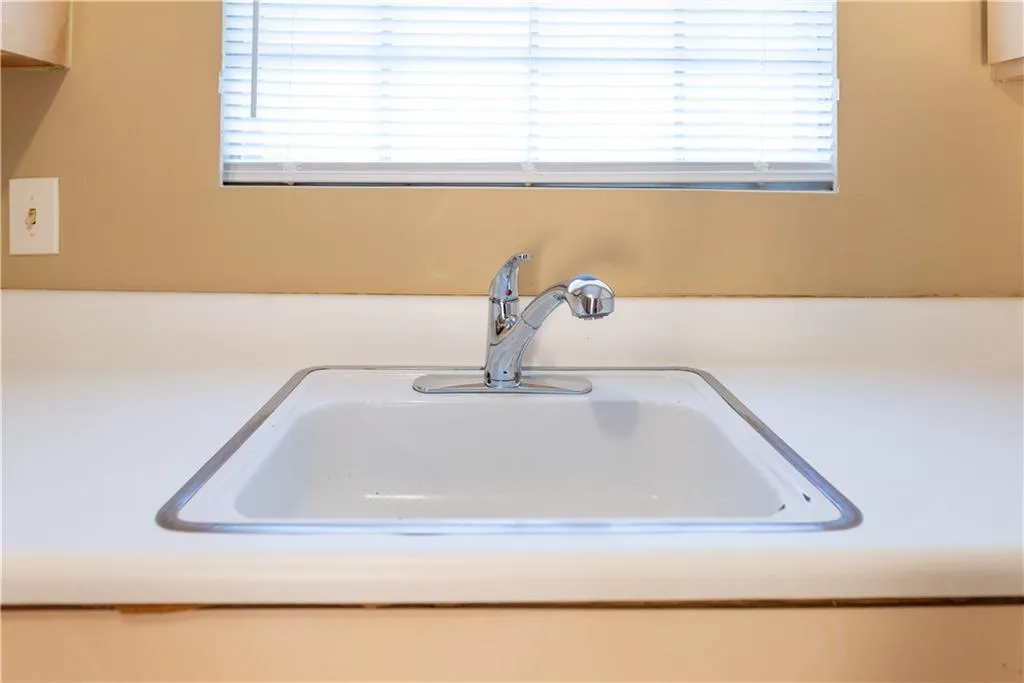 5625 Kingsport Drive, Atlanta, Georgia 30342, 2 Bedrooms Bedrooms, ,1 BathroomBathrooms,Residential,Sold,5625 Kingsport Drive,6910598