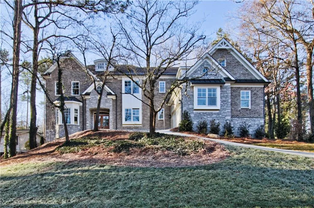 695 E Northway Lane, Sandy Springs, Georgia 30342, 5 Bedrooms Bedrooms, ,5 BathroomsBathrooms,Residential,Sold,695 E Northway Lane,5956058