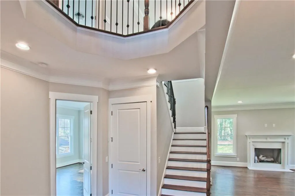 695 E Northway Lane, Sandy Springs, Georgia 30342, 5 Bedrooms Bedrooms, ,5 BathroomsBathrooms,Residential,Sold,695 E Northway Lane,5956058