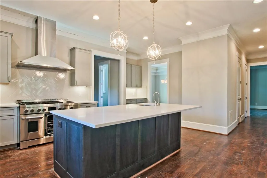 695 E Northway Lane, Sandy Springs, Georgia 30342, 5 Bedrooms Bedrooms, ,5 BathroomsBathrooms,Residential,Sold,695 E Northway Lane,5956058