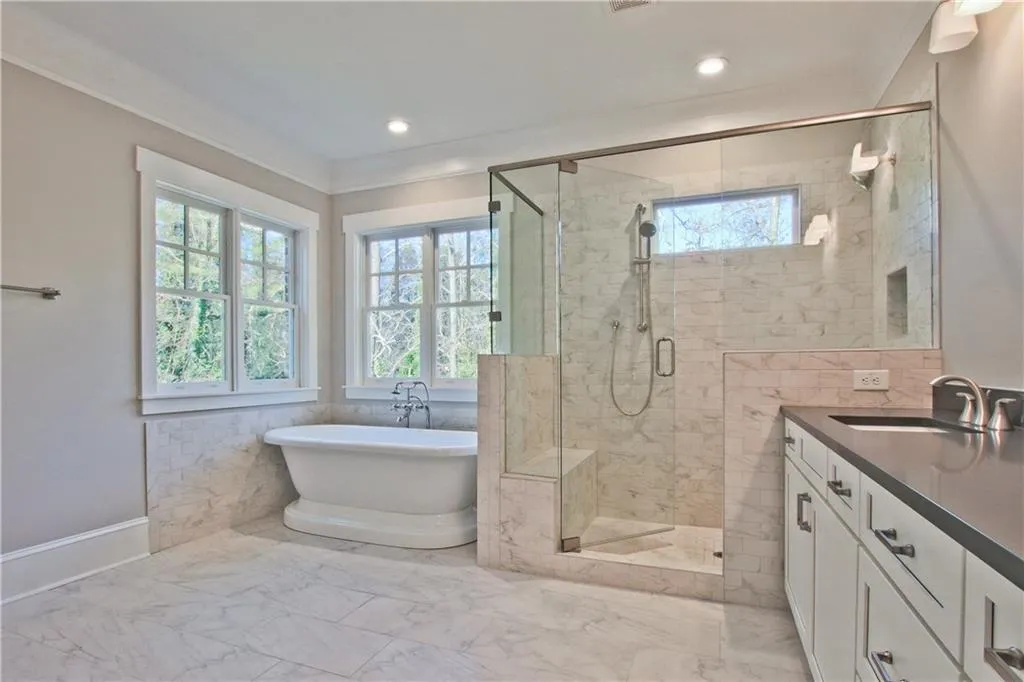 695 E Northway Lane, Sandy Springs, Georgia 30342, 5 Bedrooms Bedrooms, ,5 BathroomsBathrooms,Residential,Sold,695 E Northway Lane,5956058
