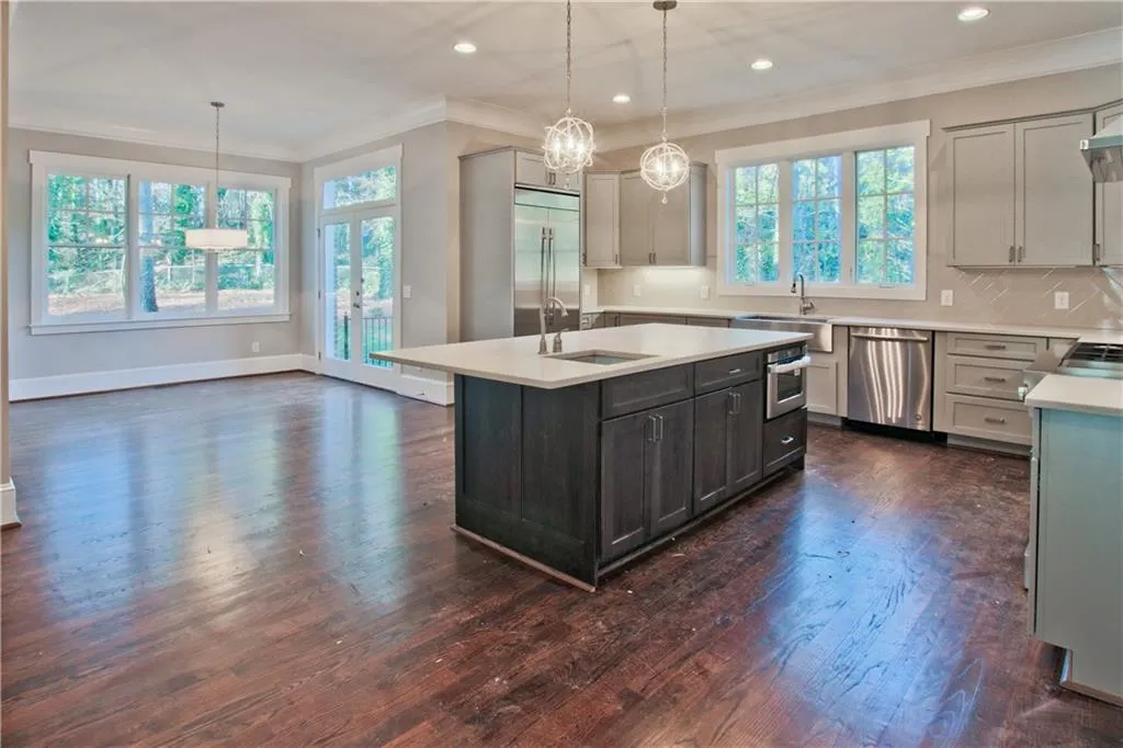 695 E Northway Lane, Sandy Springs, Georgia 30342, 5 Bedrooms Bedrooms, ,5 BathroomsBathrooms,Residential,Sold,695 E Northway Lane,5956058