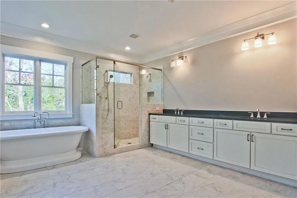 695 E Northway Lane, Sandy Springs, Georgia 30342, 5 Bedrooms Bedrooms, ,5 BathroomsBathrooms,Residential,Sold,695 E Northway Lane,5956058
