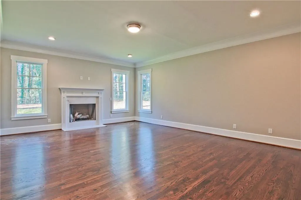 695 E Northway Lane, Sandy Springs, Georgia 30342, 5 Bedrooms Bedrooms, ,5 BathroomsBathrooms,Residential,Sold,695 E Northway Lane,5956058