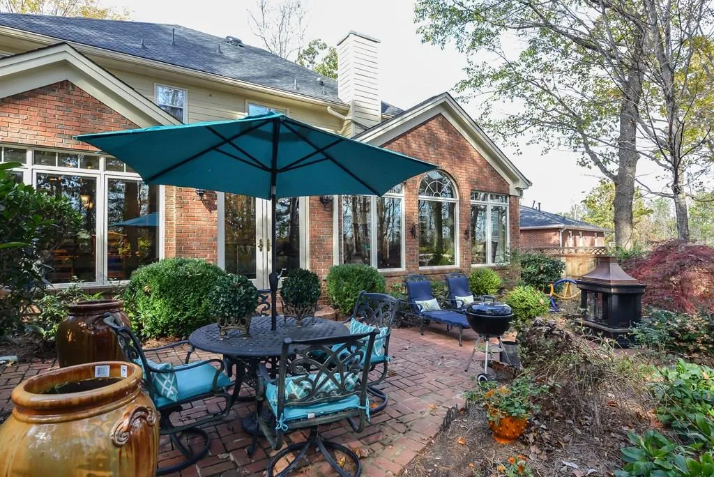 195 Marsh Glen Point, Sandy Springs, Georgia 30328, 4 Bedrooms Bedrooms, ,3 BathroomsBathrooms,Residential,Sold,195 Marsh Glen Point,5619308