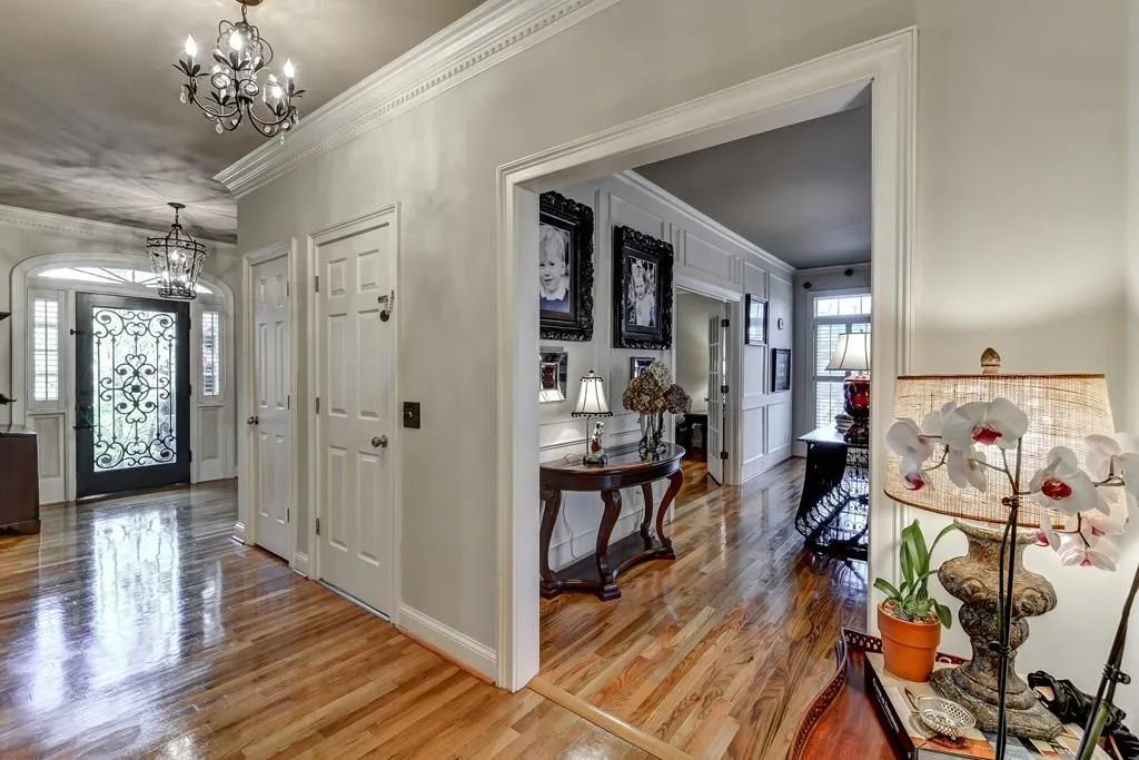 195 Marsh Glen Point, Sandy Springs, Georgia 30328, 4 Bedrooms Bedrooms, ,3 BathroomsBathrooms,Residential,Sold,195 Marsh Glen Point,5619308