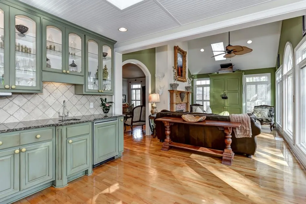 195 Marsh Glen Point, Sandy Springs, Georgia 30328, 4 Bedrooms Bedrooms, ,3 BathroomsBathrooms,Residential,Sold,195 Marsh Glen Point,5619308