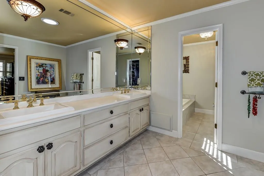 195 Marsh Glen Point, Sandy Springs, Georgia 30328, 4 Bedrooms Bedrooms, ,3 BathroomsBathrooms,Residential,Sold,195 Marsh Glen Point,5619308