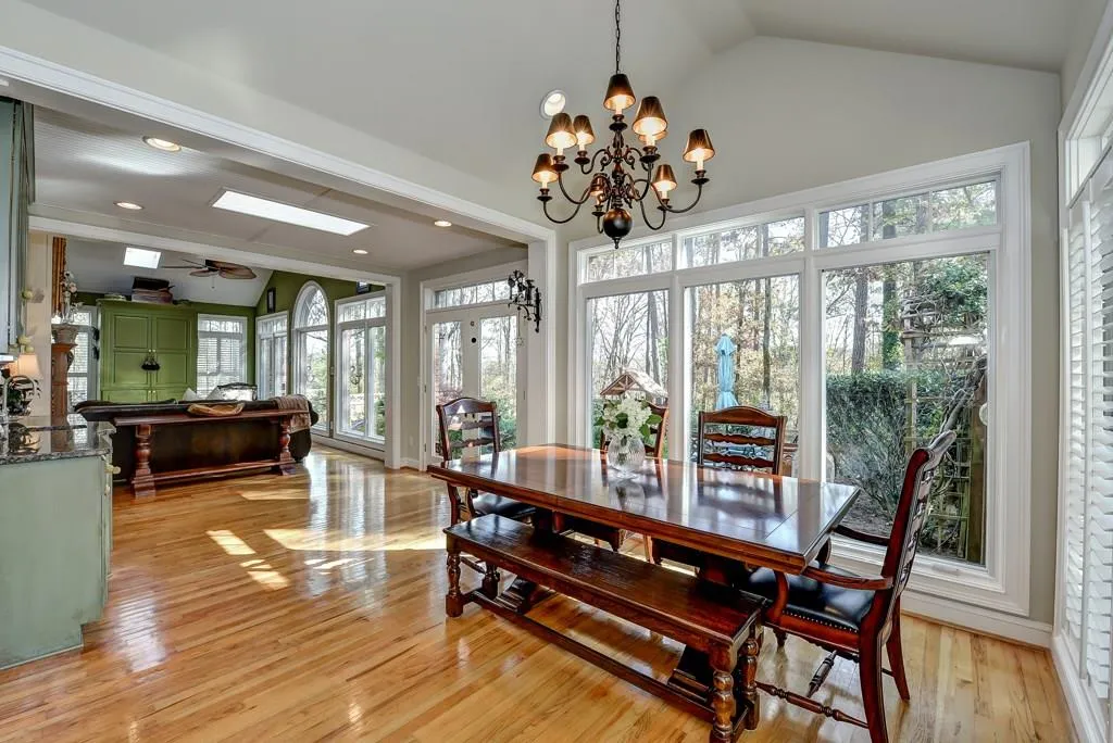 195 Marsh Glen Point, Sandy Springs, Georgia 30328, 4 Bedrooms Bedrooms, ,3 BathroomsBathrooms,Residential,Sold,195 Marsh Glen Point,5619308