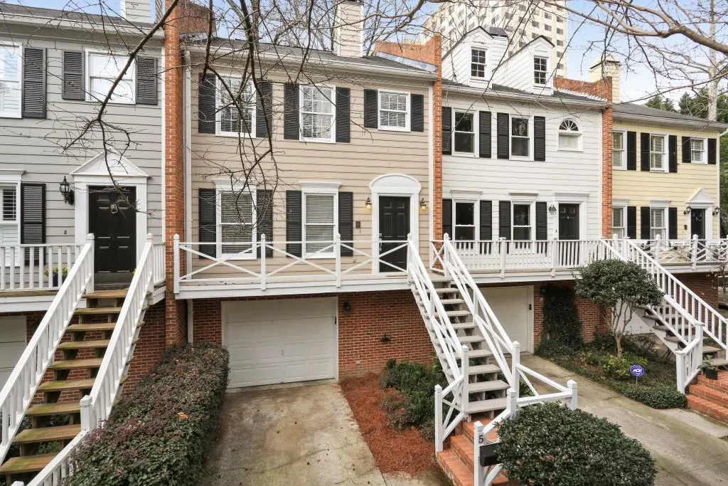 104 Terrace Drive Unit 5, Atlanta, Georgia 30305, 2 Bedrooms Bedrooms, ,2 BathroomsBathrooms,Residential,Sold,104 Terrace Drive Unit 5,5804255