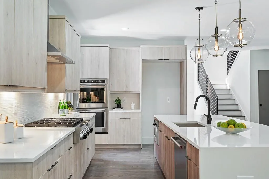 6447 Vernon Woods Drive, Atlanta, Georgia 30328, 5 Bedrooms Bedrooms, ,5 BathroomsBathrooms,Residential,Sold,6447 Vernon Woods Drive,6613840