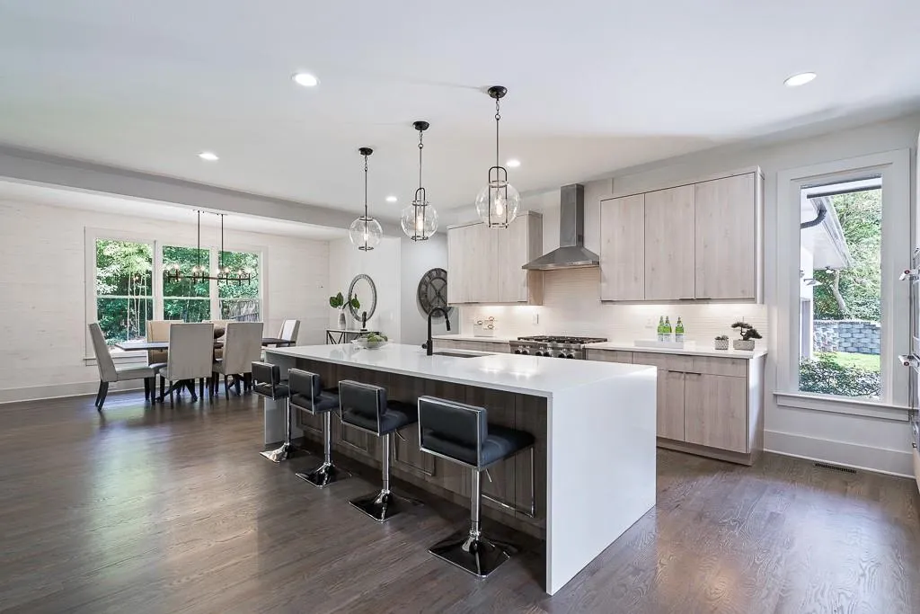 6447 Vernon Woods Drive, Atlanta, Georgia 30328, 5 Bedrooms Bedrooms, ,5 BathroomsBathrooms,Residential,Sold,6447 Vernon Woods Drive,6613840