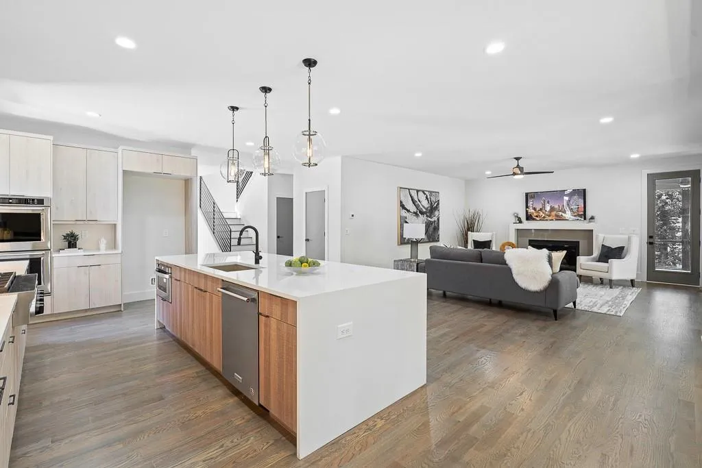 6447 Vernon Woods Drive, Atlanta, Georgia 30328, 5 Bedrooms Bedrooms, ,5 BathroomsBathrooms,Residential,Sold,6447 Vernon Woods Drive,6613840