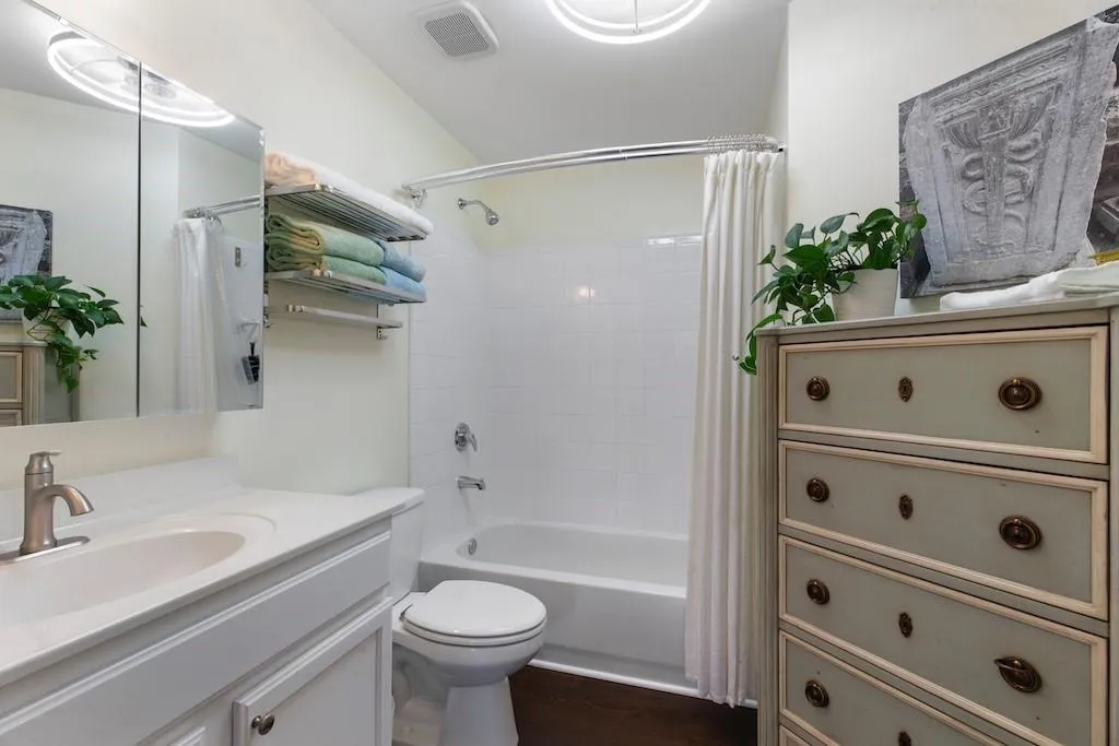 3040 Peachtree Road Nw Unit 1003, Atlanta, Georgia 30305, 2 Bedrooms Bedrooms, ,2 BathroomsBathrooms,Residential,For Sale,3040 Peachtree Road Nw Unit 1003,7634544