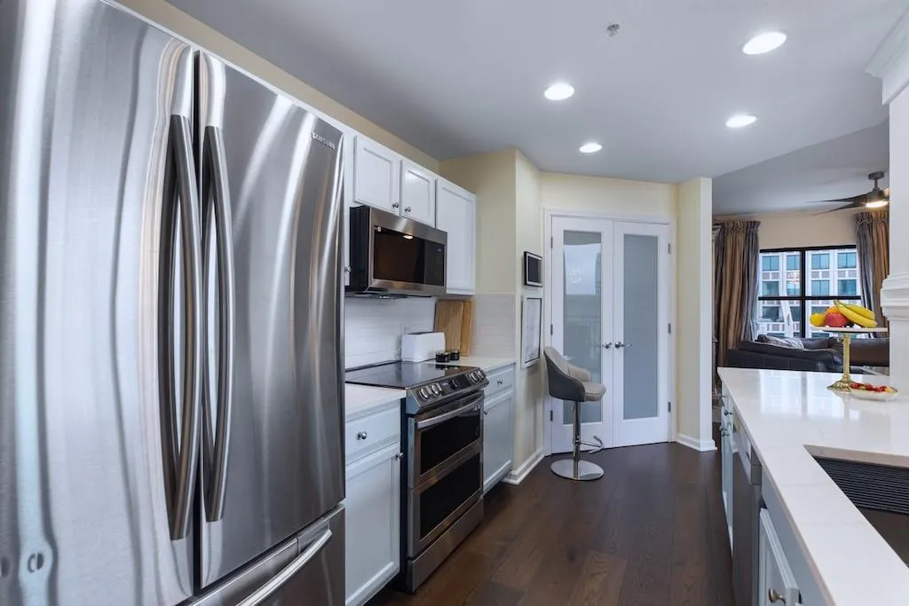 3040 Peachtree Road Nw Unit 1003, Atlanta, Georgia 30305, 2 Bedrooms Bedrooms, ,2 BathroomsBathrooms,Residential,For Sale,3040 Peachtree Road Nw Unit 1003,7634544