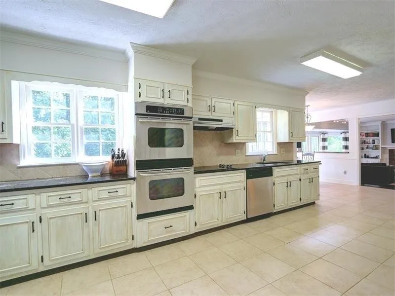 460 Tahoma Drive, Sandy Springs, Georgia 30350, 4 Bedrooms Bedrooms, ,2 BathroomsBathrooms,Residential,Sold,460 Tahoma Drive,5712486