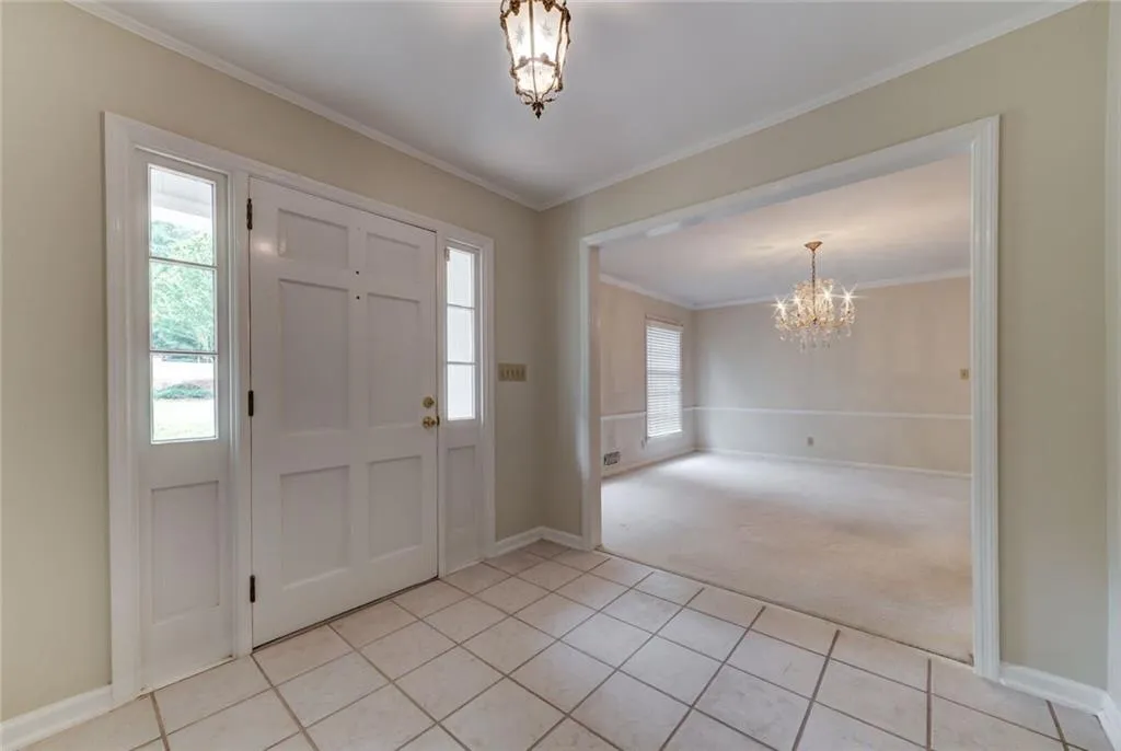 1665 Huntingdon Trail, Sandy Springs, Georgia 30350, 5 Bedrooms Bedrooms, ,4 BathroomsBathrooms,Residential,Sold,1665 Huntingdon Trail,6577395
