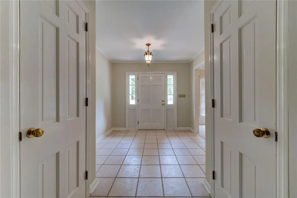 1665 Huntingdon Trail, Sandy Springs, Georgia 30350, 5 Bedrooms Bedrooms, ,4 BathroomsBathrooms,Residential,Sold,1665 Huntingdon Trail,6577395
