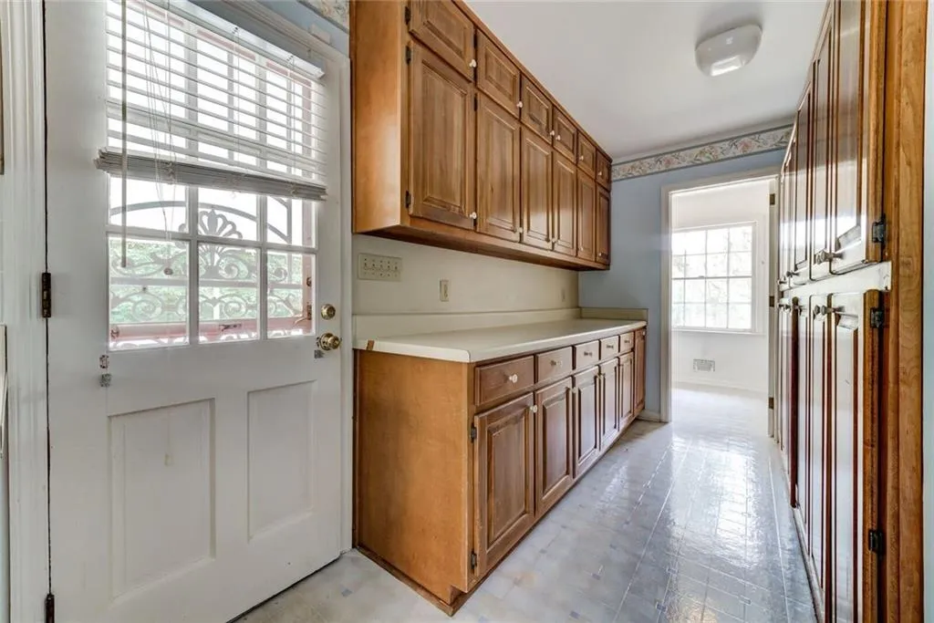1665 Huntingdon Trail, Sandy Springs, Georgia 30350, 5 Bedrooms Bedrooms, ,4 BathroomsBathrooms,Residential,Sold,1665 Huntingdon Trail,6577395