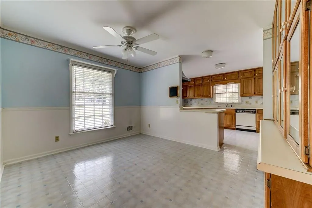 1665 Huntingdon Trail, Sandy Springs, Georgia 30350, 5 Bedrooms Bedrooms, ,4 BathroomsBathrooms,Residential,Sold,1665 Huntingdon Trail,6577395