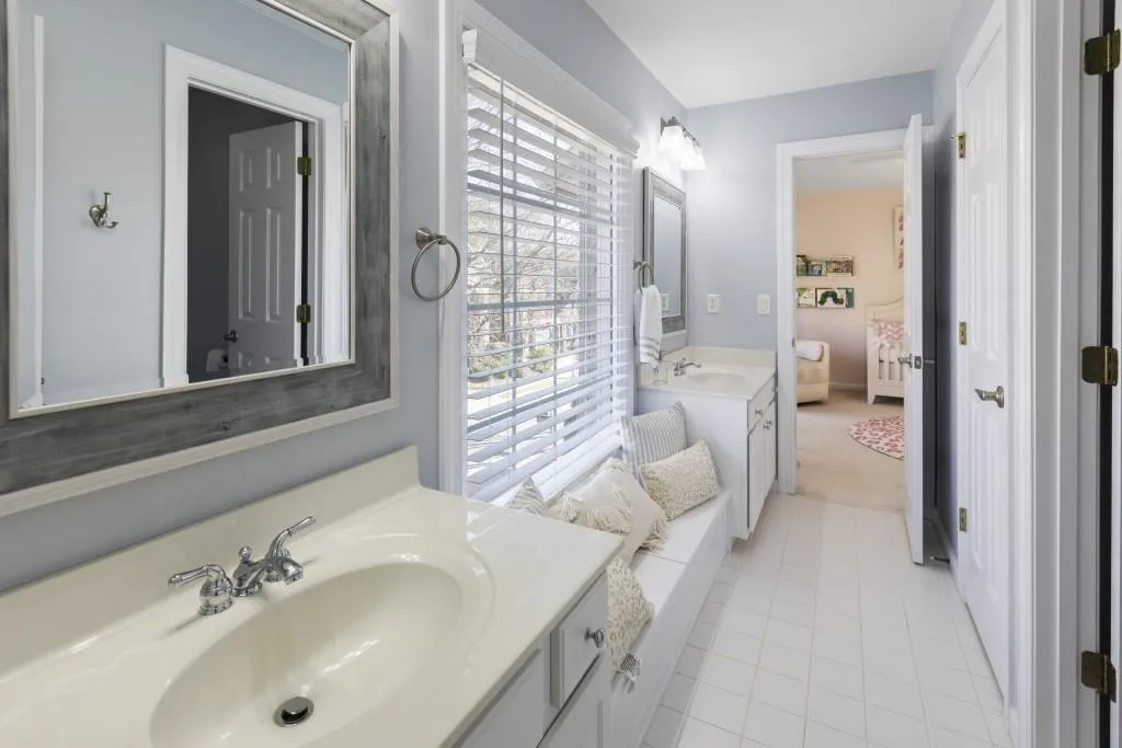 355 Wembley Circle, Sandy Springs, Georgia 30328, 4 Bedrooms Bedrooms, ,3 BathroomsBathrooms,Residential,Sold,355 Wembley Circle,7430607