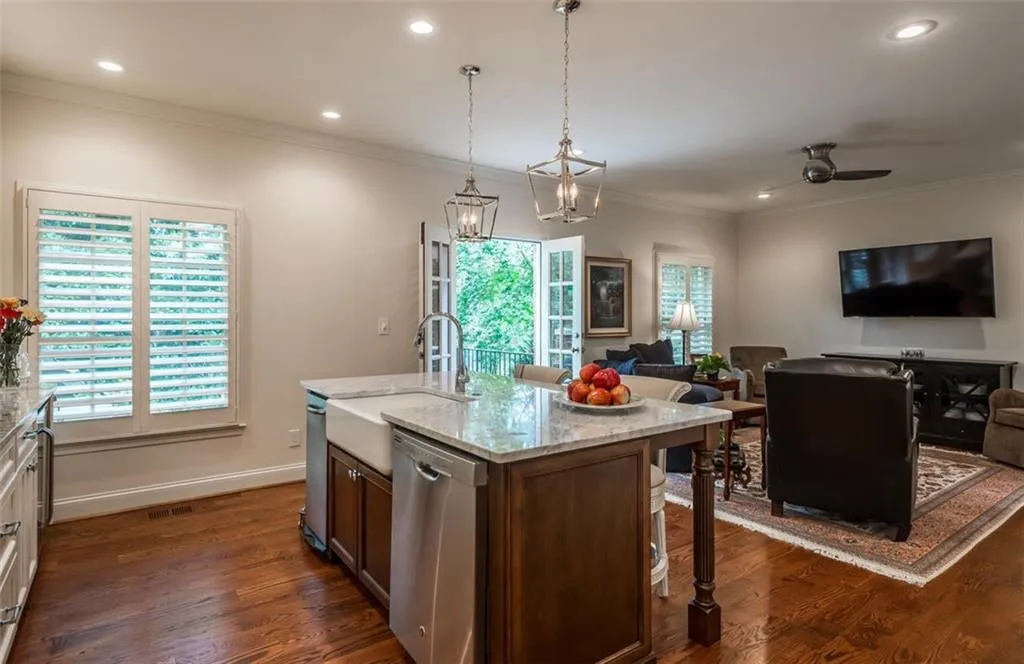 106 Jefferson Circle, Atlanta, Georgia 30328, 3 Bedrooms Bedrooms, ,2 BathroomsBathrooms,Residential,Sold,106 Jefferson Circle,6087427