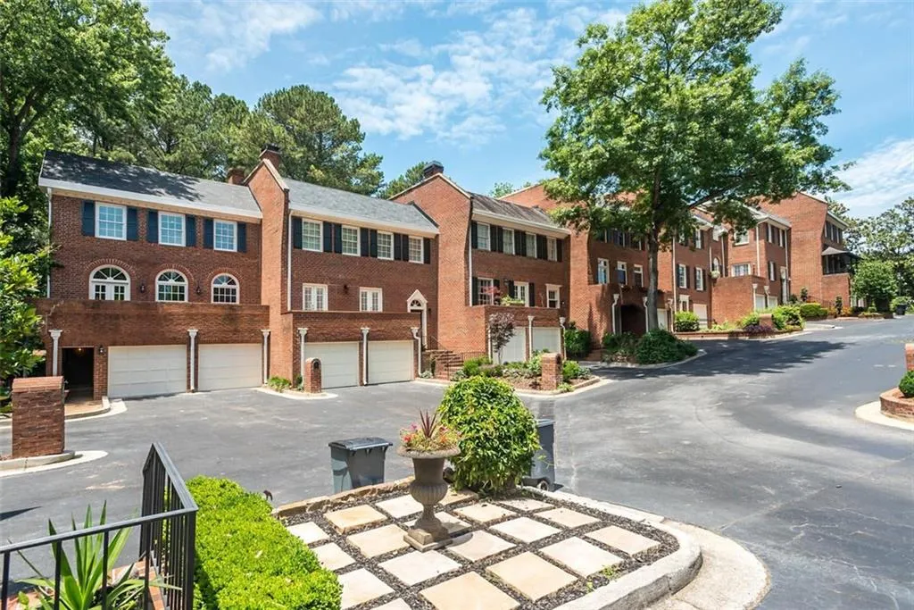 106 Jefferson Circle, Atlanta, Georgia 30328, 3 Bedrooms Bedrooms, ,2 BathroomsBathrooms,Residential,Sold,106 Jefferson Circle,6087427