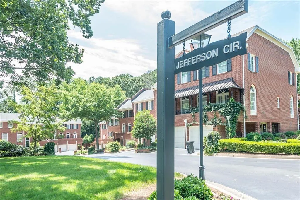 106 Jefferson Circle, Atlanta, Georgia 30328, 3 Bedrooms Bedrooms, ,2 BathroomsBathrooms,Residential,Sold,106 Jefferson Circle,6087427