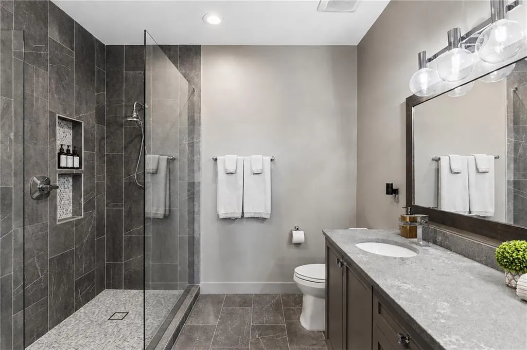 3235 Roswell Road Ne Unit 919, Atlanta, Georgia 30305, 2 Bedrooms Bedrooms, 0 ,2 BathroomsBathrooms,Residential,For Sale,3235 Roswell Road Ne Unit 919,7814795