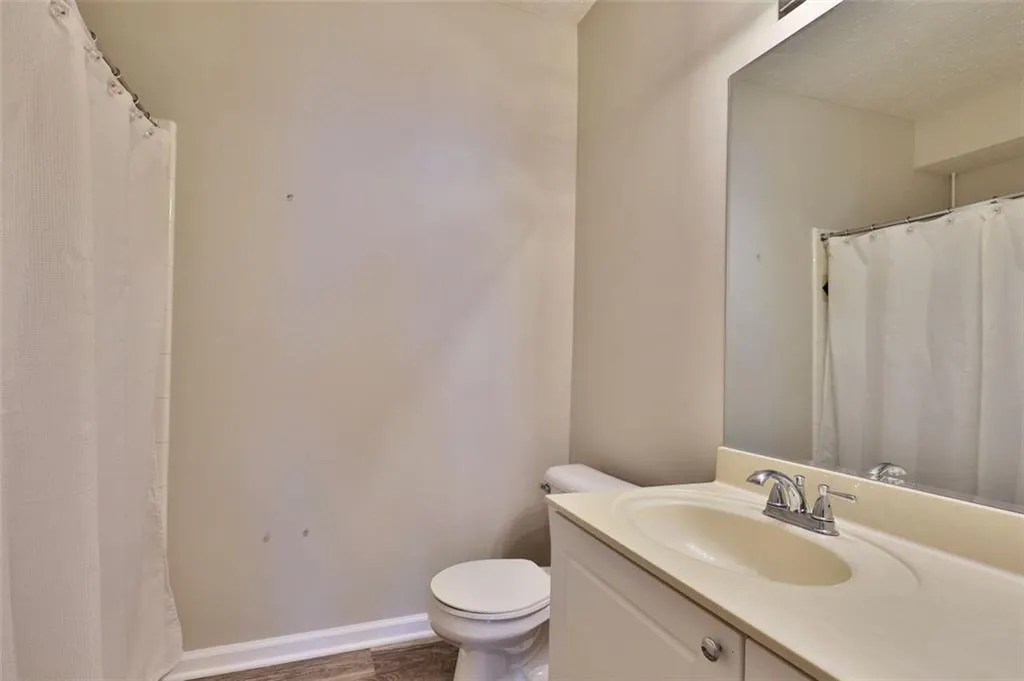 5559 Glenridge Drive Unit 1301, Sandy Springs, Georgia 30342, 2 Bedrooms Bedrooms, ,1 BathroomBathrooms,Residential,Sold,5559 Glenridge Drive Unit 1301,6928675