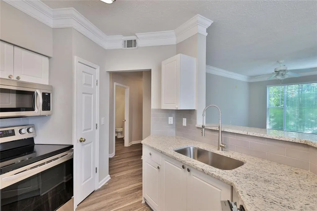 5559 Glenridge Drive Unit 1301, Sandy Springs, Georgia 30342, 2 Bedrooms Bedrooms, ,1 BathroomBathrooms,Residential,Sold,5559 Glenridge Drive Unit 1301,6928675