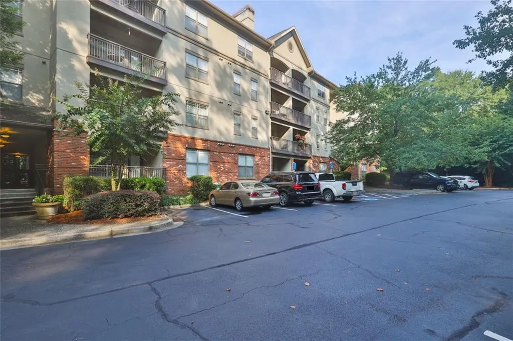5559 Glenridge Drive Unit 1301, Sandy Springs, Georgia 30342, 2 Bedrooms Bedrooms, ,1 BathroomBathrooms,Residential,Sold,5559 Glenridge Drive Unit 1301,6928675