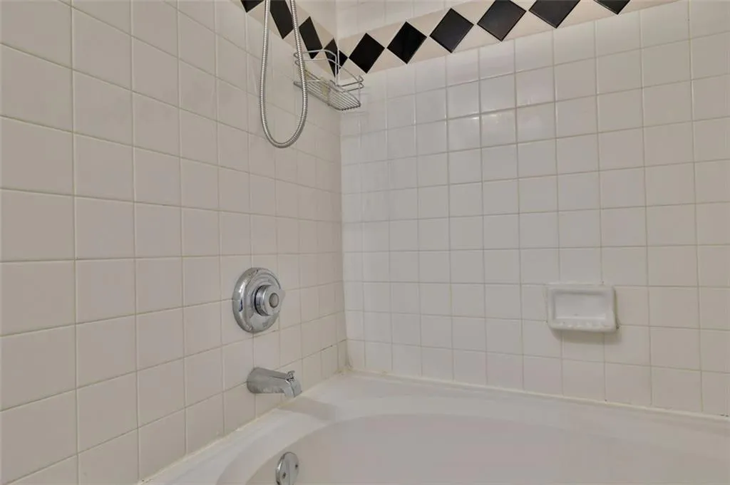 5559 Glenridge Drive Unit 1301, Sandy Springs, Georgia 30342, 2 Bedrooms Bedrooms, ,1 BathroomBathrooms,Residential,Sold,5559 Glenridge Drive Unit 1301,6928675
