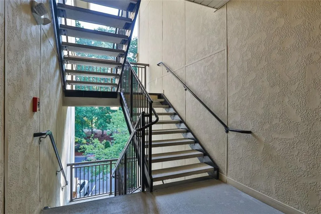 5559 Glenridge Drive Unit 1301, Sandy Springs, Georgia 30342, 2 Bedrooms Bedrooms, ,1 BathroomBathrooms,Residential,Sold,5559 Glenridge Drive Unit 1301,6928675
