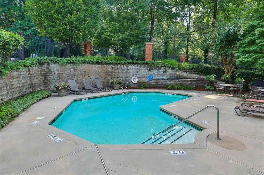 5559 Glenridge Drive Unit 1301, Sandy Springs, Georgia 30342, 2 Bedrooms Bedrooms, ,1 BathroomBathrooms,Residential,Sold,5559 Glenridge Drive Unit 1301,6928675