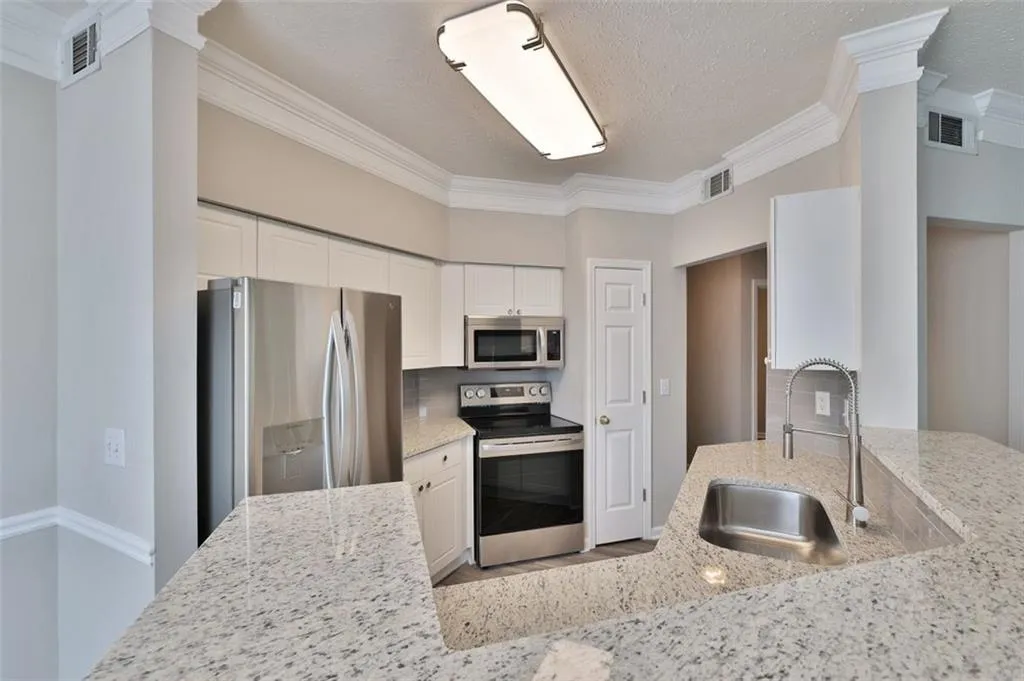 5559 Glenridge Drive Unit 1301, Sandy Springs, Georgia 30342, 2 Bedrooms Bedrooms, ,1 BathroomBathrooms,Residential,Sold,5559 Glenridge Drive Unit 1301,6928675