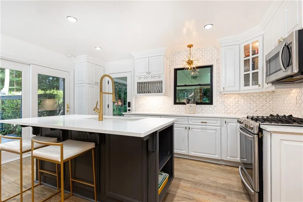 7220 Twin Branch Road, Atlanta, Georgia 30328, 4 Bedrooms Bedrooms, ,2 BathroomsBathrooms,Residential,Sold,7220 Twin Branch Road,7444086